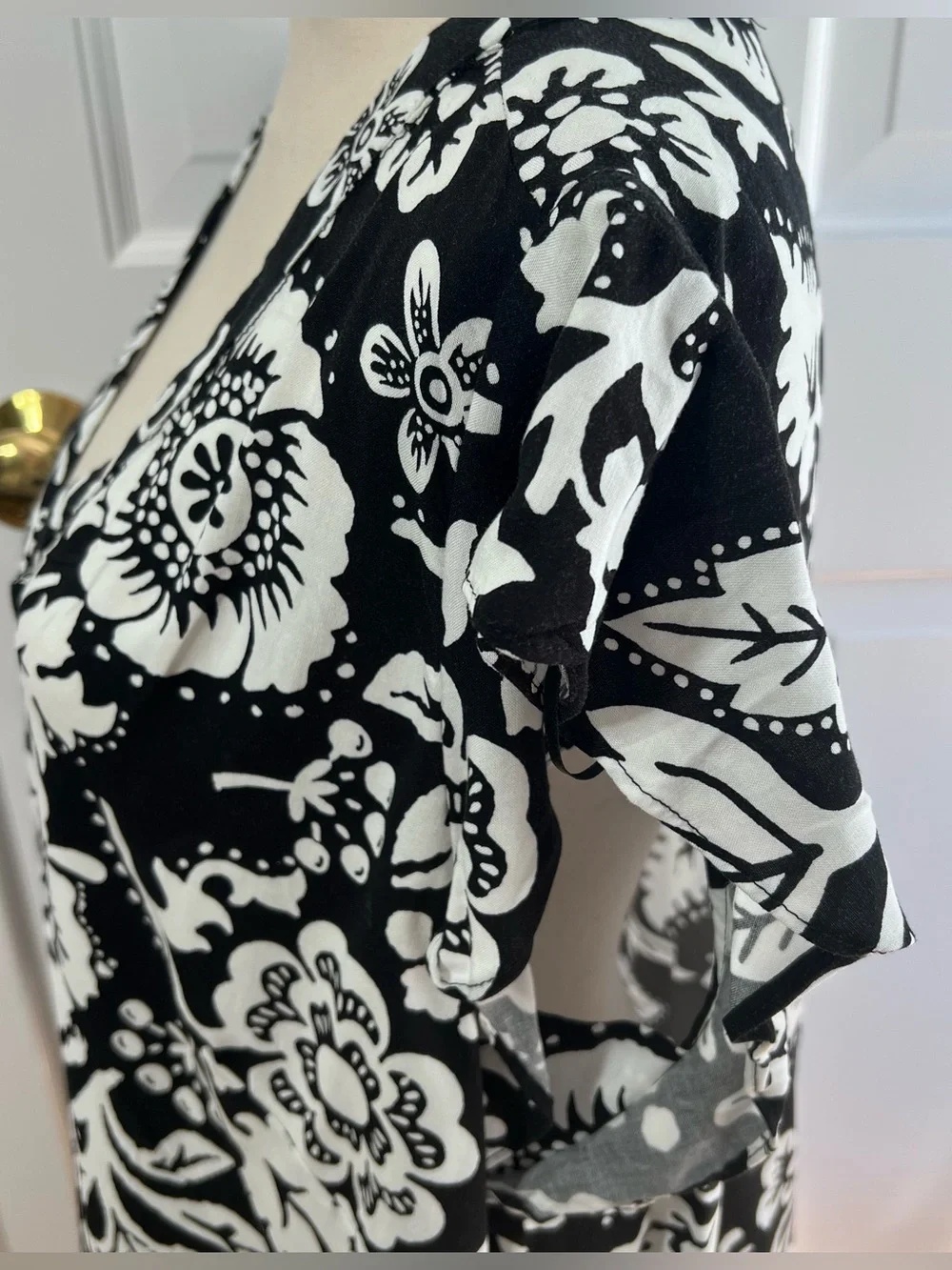 NEW Jones NY Black & White Floral V-Neck Women's Flutter Sleeve Top, Size 1X